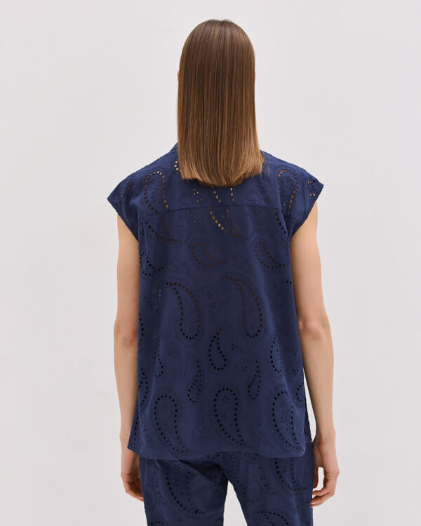 Sleeveless broderie shirt with rhinestones -  Access Fashion - Image 3