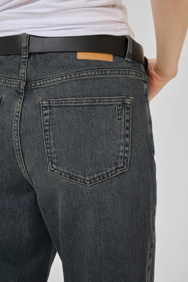 05 The Louis high-wide denim pants - My Essential Wardrobe - Image 7