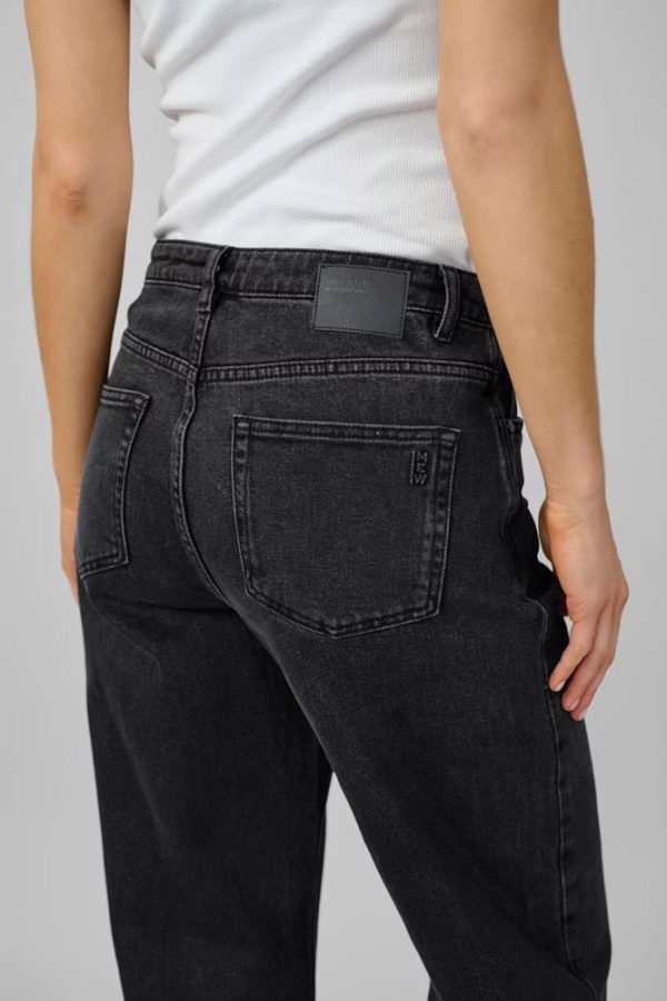 05 The Louis high-wide denim pants - My Essential Wardrobe - Image 14