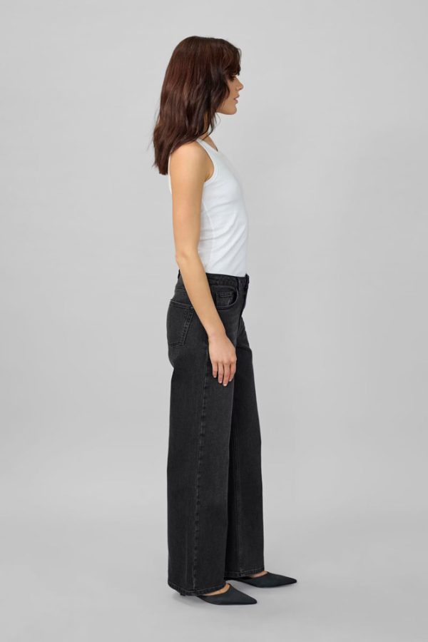 05 The Louis high-wide denim pants - My Essential Wardrobe - Image 15