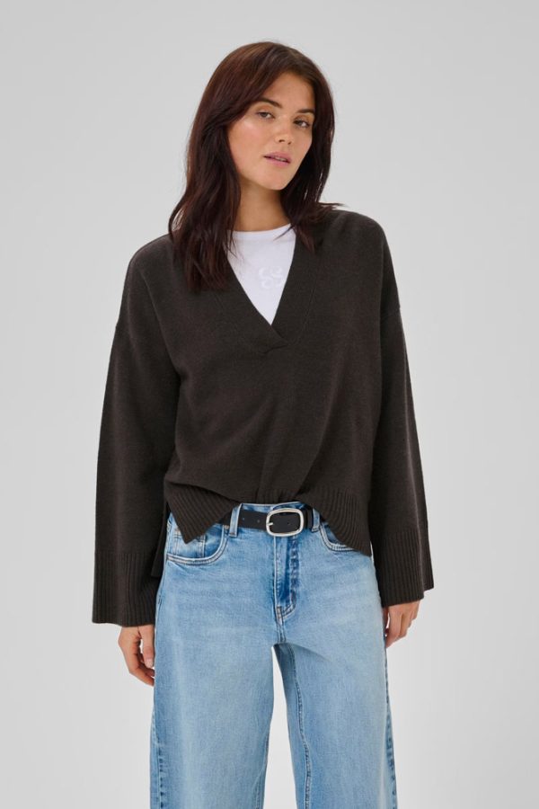 Huxi MW v-neck pullover - My Essential Wardrobe - Image 3
