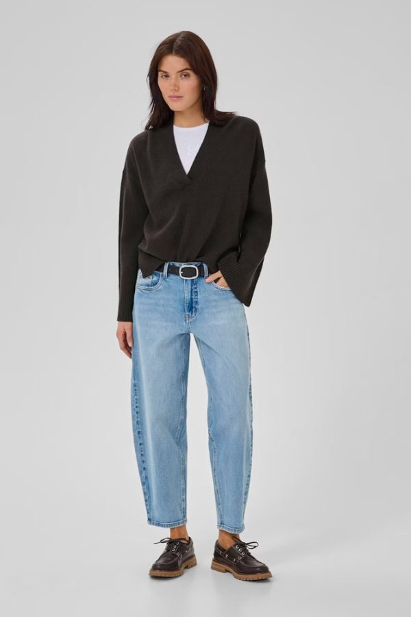 Huxi MW v-neck pullover - My Essential Wardrobe - Image 4