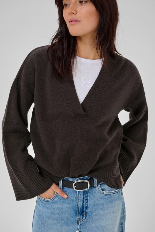 Huxi MW v-neck pullover - My Essential Wardrobe - Image 5