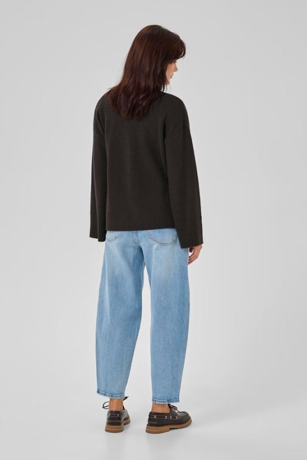 Huxi MW v-neck pullover - My Essential Wardrobe - Image 6