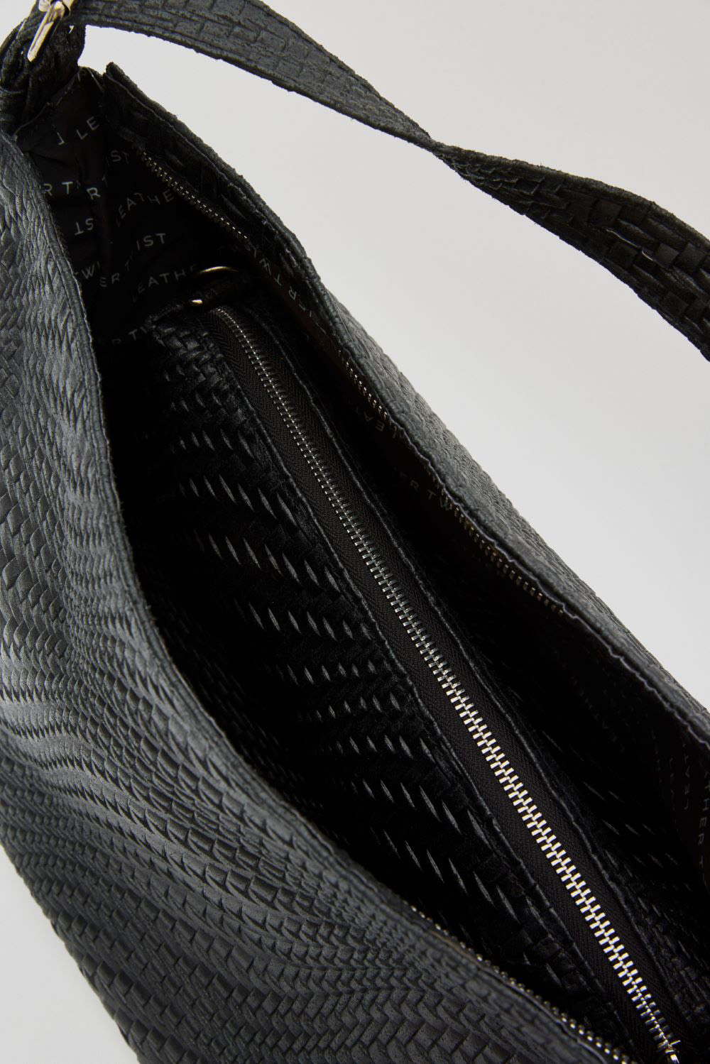 Brouska - LTW25-2605 Threads tote Bag - Leather Twist - Image 10