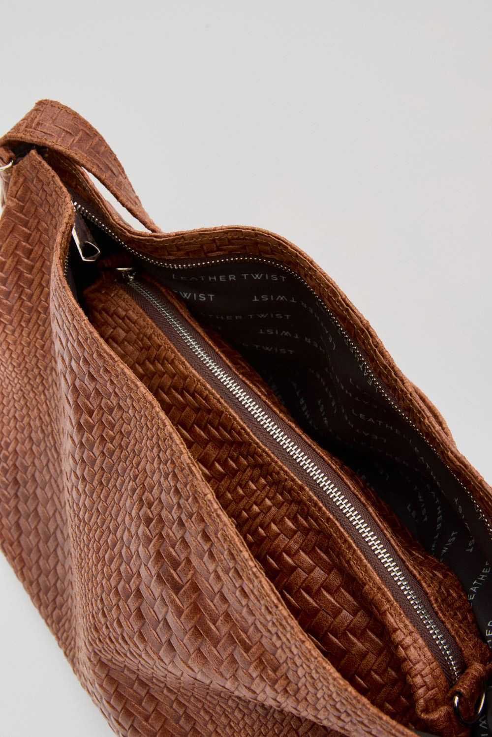 Brouska - LTW25-2605 Threads tote Bag - Leather Twist - Image 6