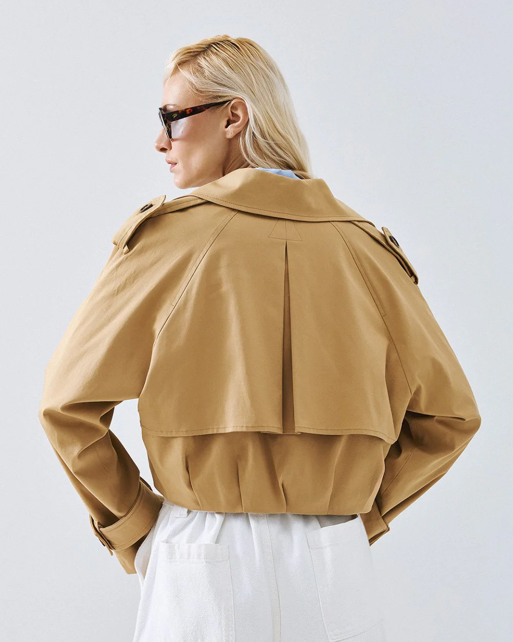 Brouska - S26-1034 Cropped trench coat with pleats - Access Fashion - Image 5