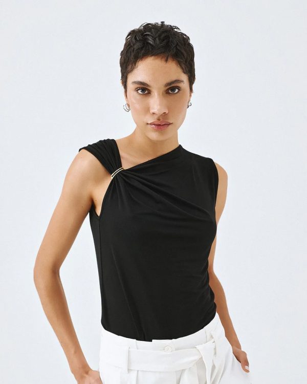 Top with metallic detail
- Access Fashion