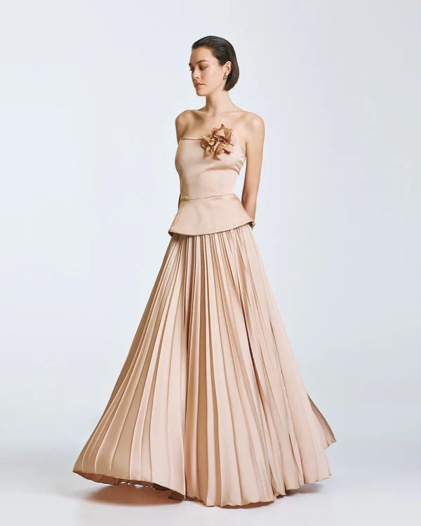 Strapless top with ruffle detail and flower - Access Fashion