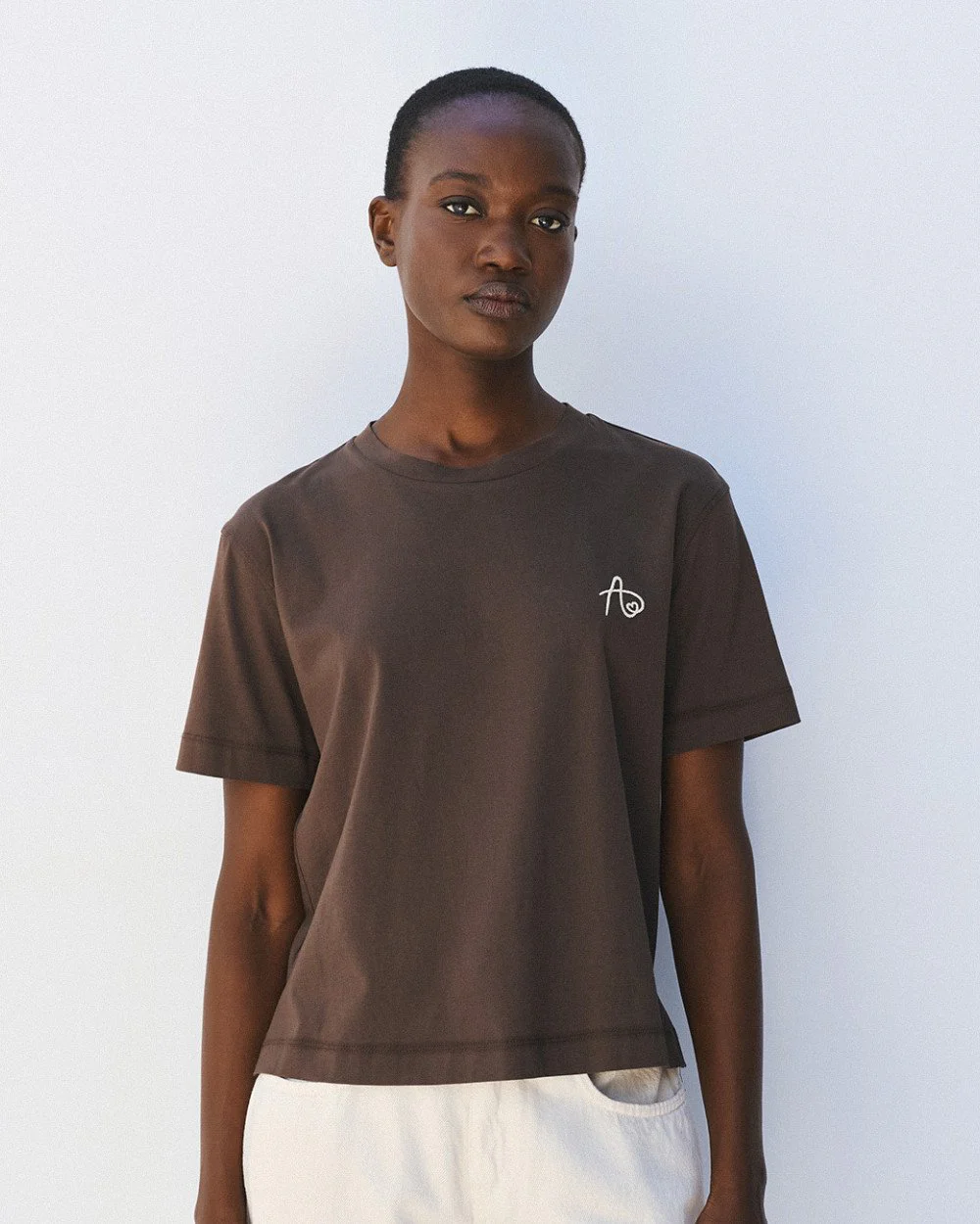 Brouska - W26-2166 T-shirt with an embroidered monogram - Access Fashion - Image 6
