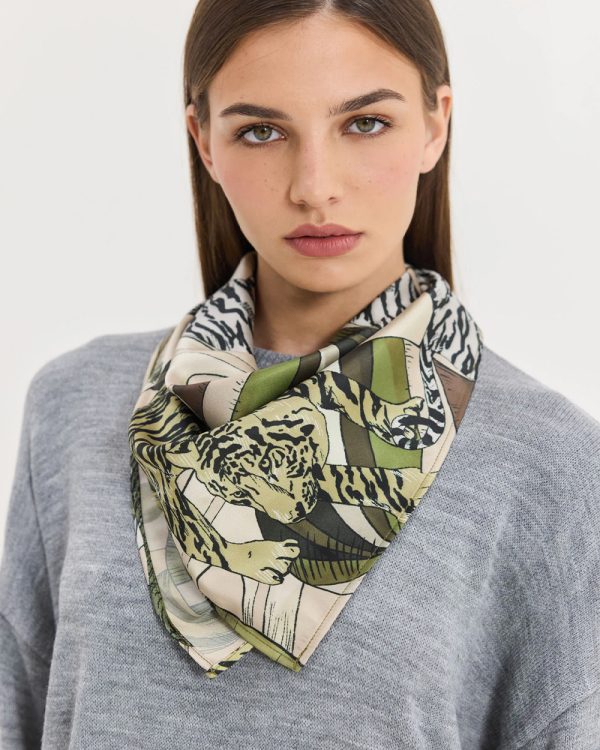Pegasus scarf - Hemithea